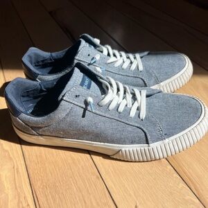 Sperry Blue Canvas Low-Top Athletic Sneakers